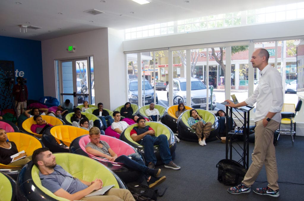 Pascal Finette presenting to the students.